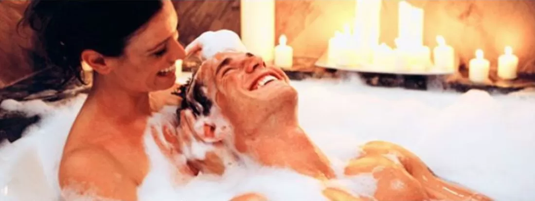 Como Preparar um Banho de Banheira Romântico: Dicas para Surpreender Seu Parceiro