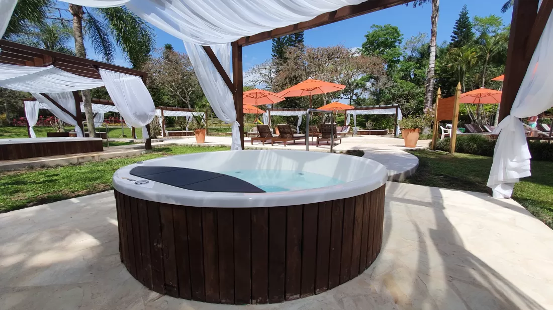 Posso Instalar uma Banheira de Hidromassagem ou SPA na Área Externa?