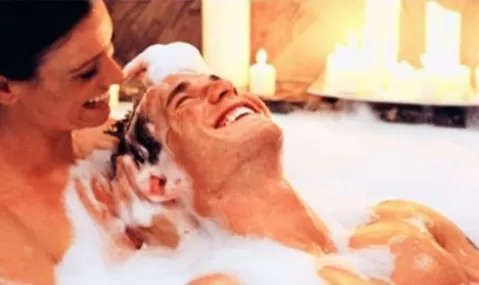 Como Preparar um Banho de Banheira Romântico: Dicas para Surpreender Seu Parceiro